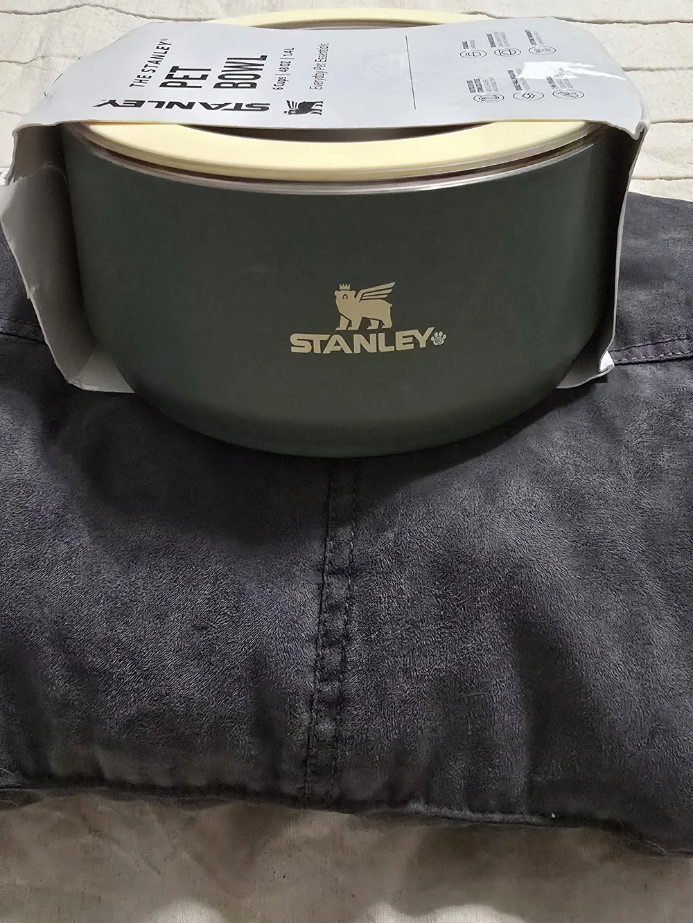 Stanley Pet Bowl in Green and Cream